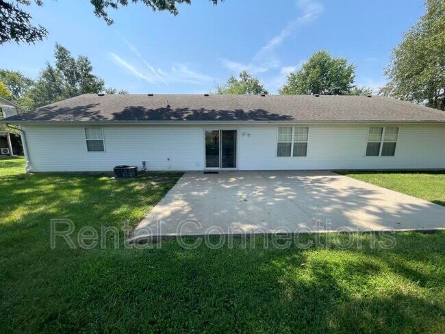 Building Photo - 112 Stable Dr