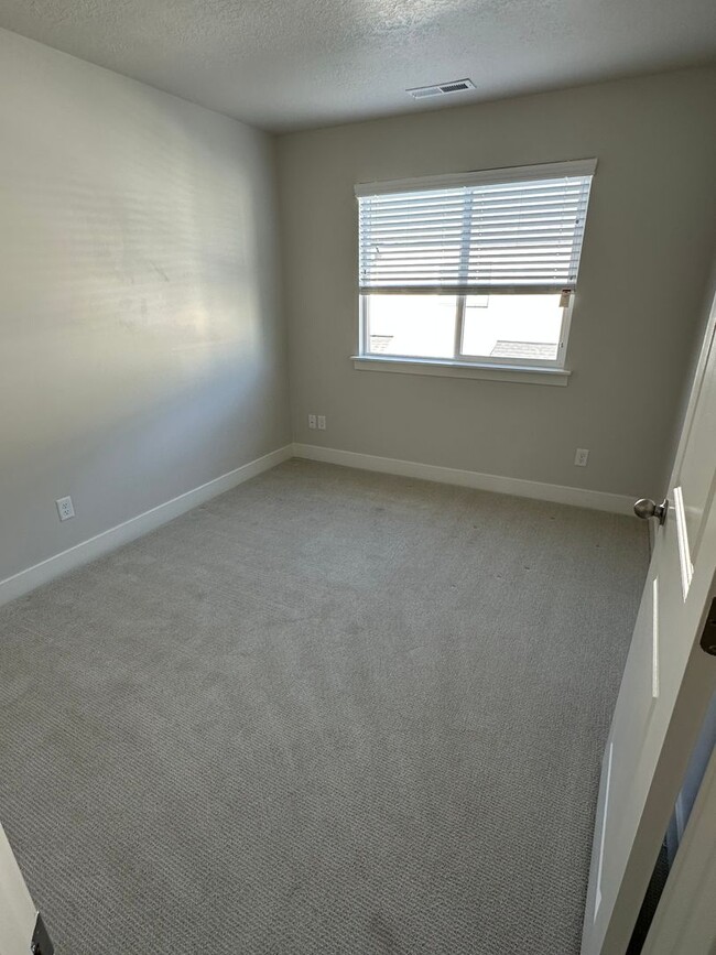 Building Photo - Beautiful Lehi townhome for rent!