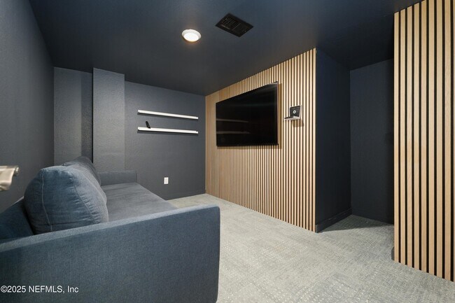 Building Photo - 275 1st St S