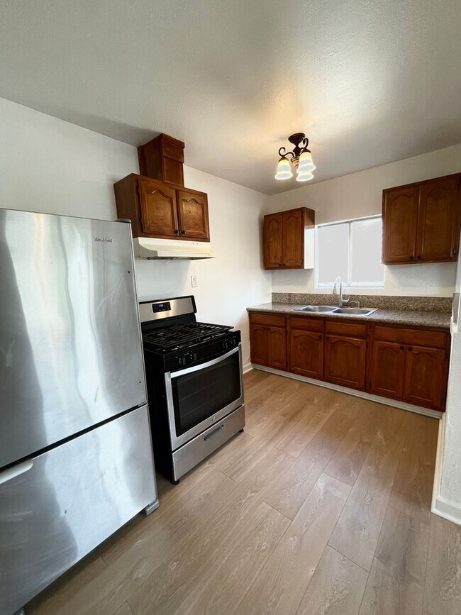 Building Photo - 3659 6th Ave