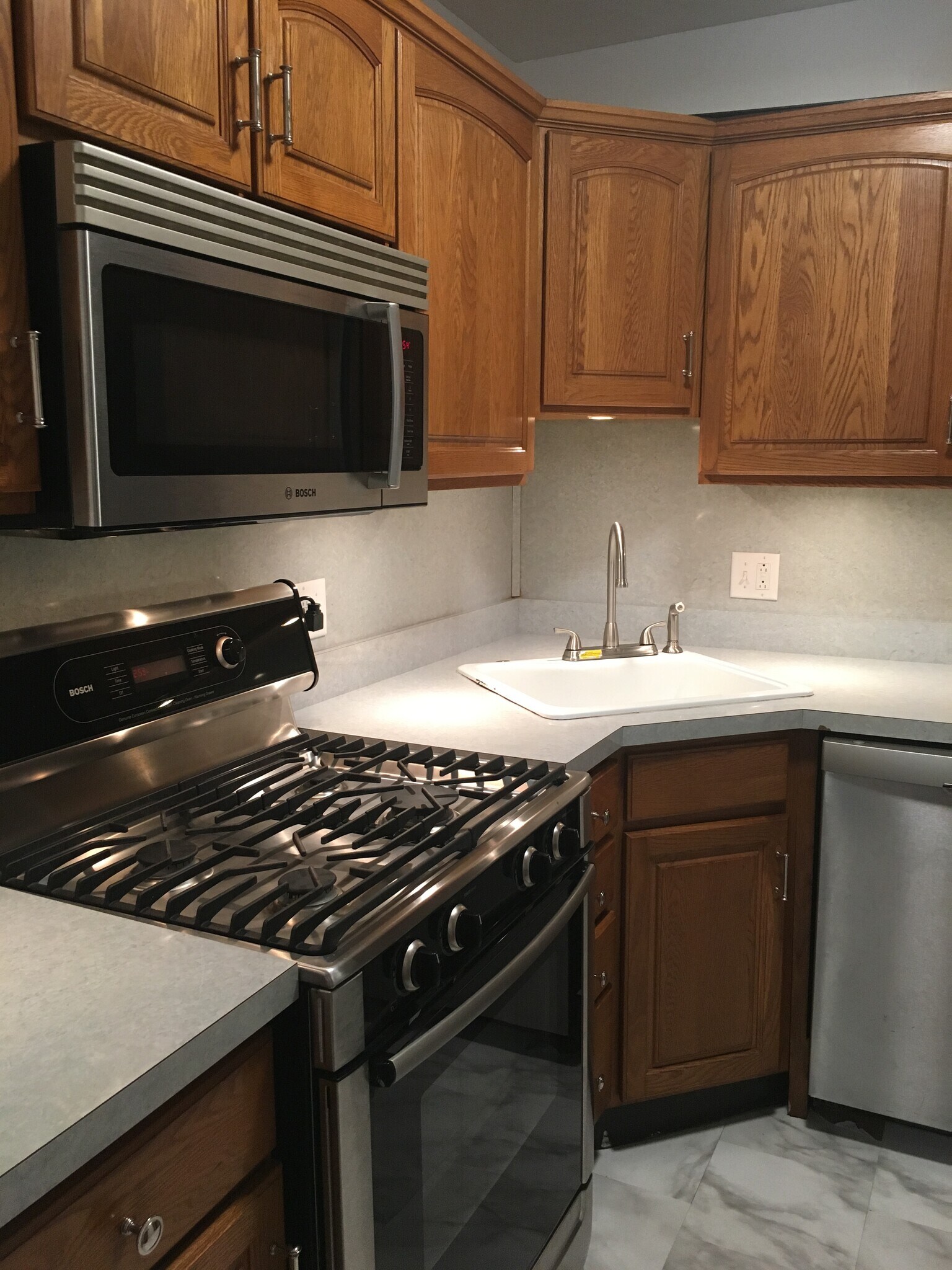 Building Photo - 1217 Meadowview Ln
