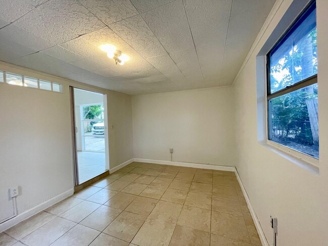 Building Photo - 320 SW 21st St