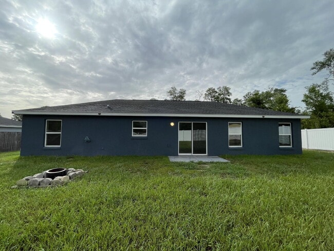 Building Photo - Move-In Ready! Beautiful 3BR/2BA with New Flooring & Fresh Paint