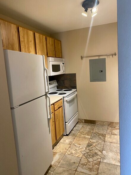 Kitchen - 5333 Brody Dr