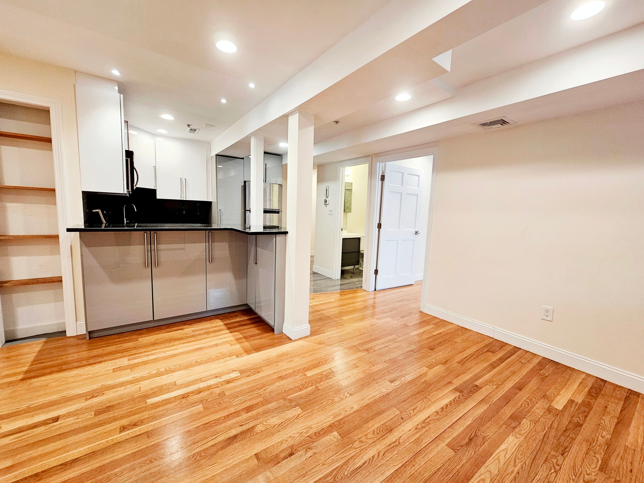 Building Photo - 1803 Beacon St