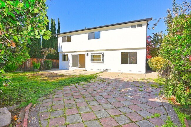 Building Photo - $4590 -- Beautifully Remodeled Brookvale Home on a Quiet Court