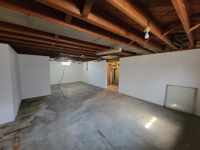 Building Photo - 812 Newman Ave