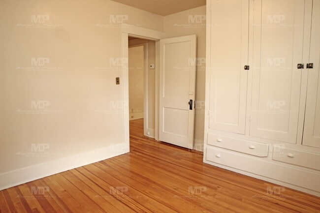 Building Photo - 812 W Myrtle St