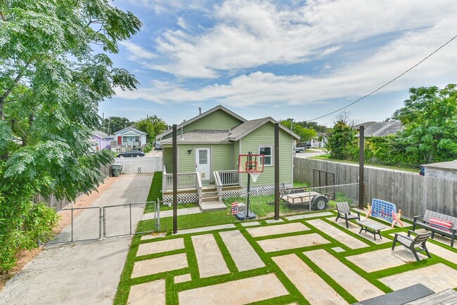 Building Photo - 5008 Avenue O 1/2
