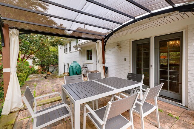 Building Photo - Furnished, Detached Home in Bethesda Alta ...