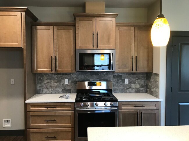 Building Photo - Amazing 4-bedroom home in White Bluffs!