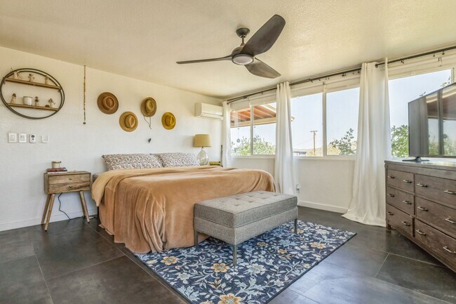 Building Photo - 3 Bedroom 1.5 Bath Modern Farmhouse near JT National Park * MOVE IN SPECIAL*