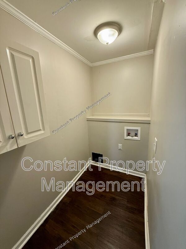 Building Photo - 1533 Engle Dr