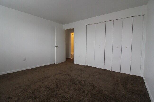 Building Photo - 30 Gillett St