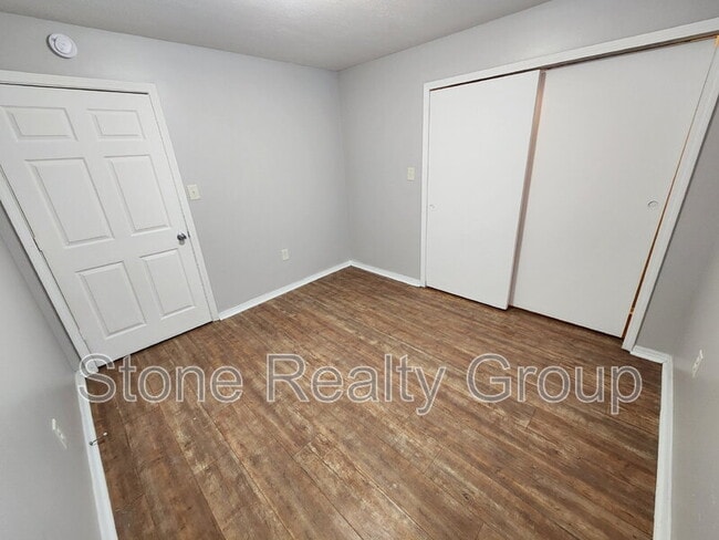 Building Photo - 2955 S 13 1/2 St