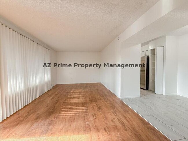 Building Photo - 2415 W Hazelwood St