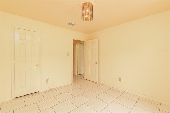 Building Photo - 3803 Lochmire Ln