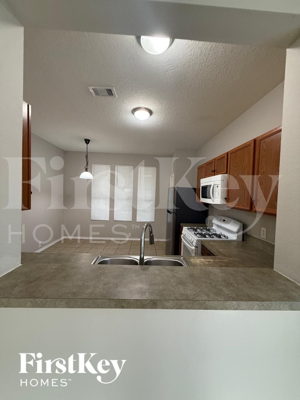 Building Photo - 6331 Scotchwood Dr