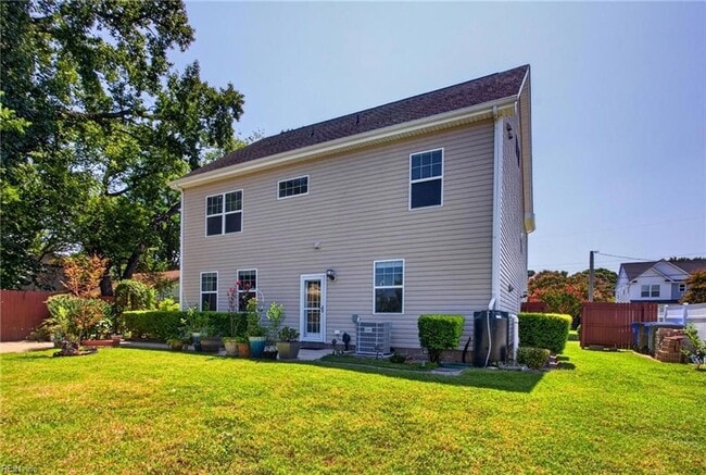 Building Photo - 844 Workwood Rd