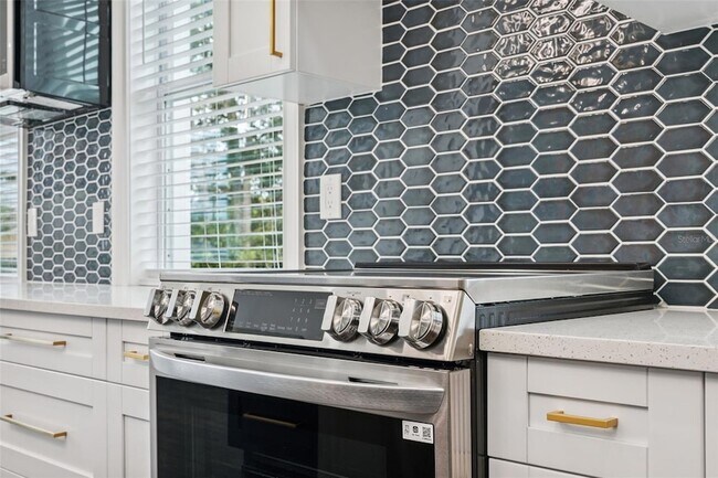 Building Photo - 8605 Inwood Dr