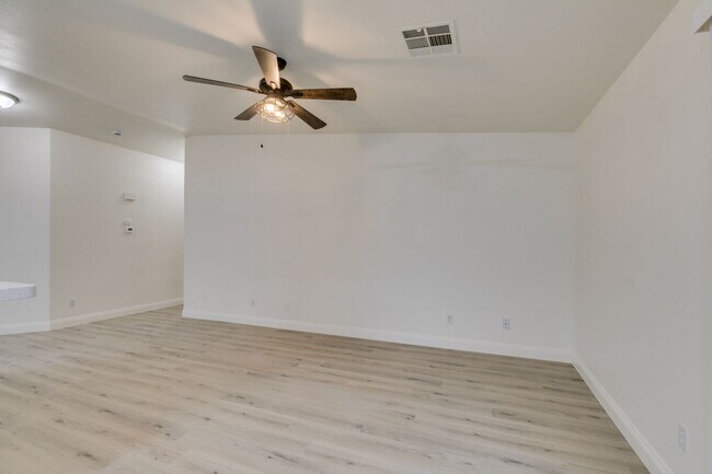 Building Photo - 437 Palegold St