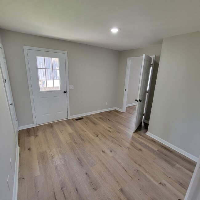 Building Photo - 3/1 House- Sparta City Limits