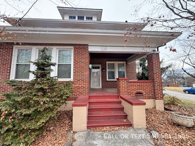 Building Photo - 1901 Avon Rd SW