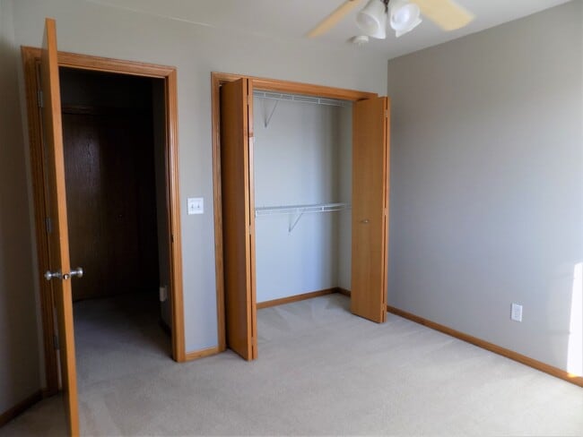 Building Photo - Large 3bedroom/2.5 bath Iowa City Townhouse