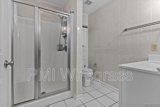 Building Photo - 209 E Mcgowan St