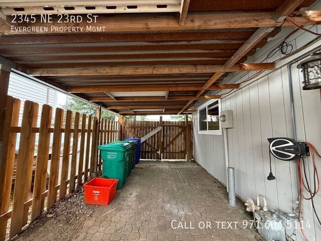 Building Photo - 2345 NE 23rd St