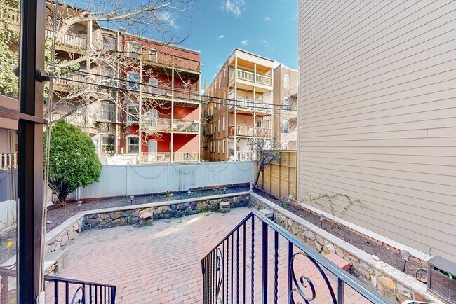 Building Photo - 71 Lubec St