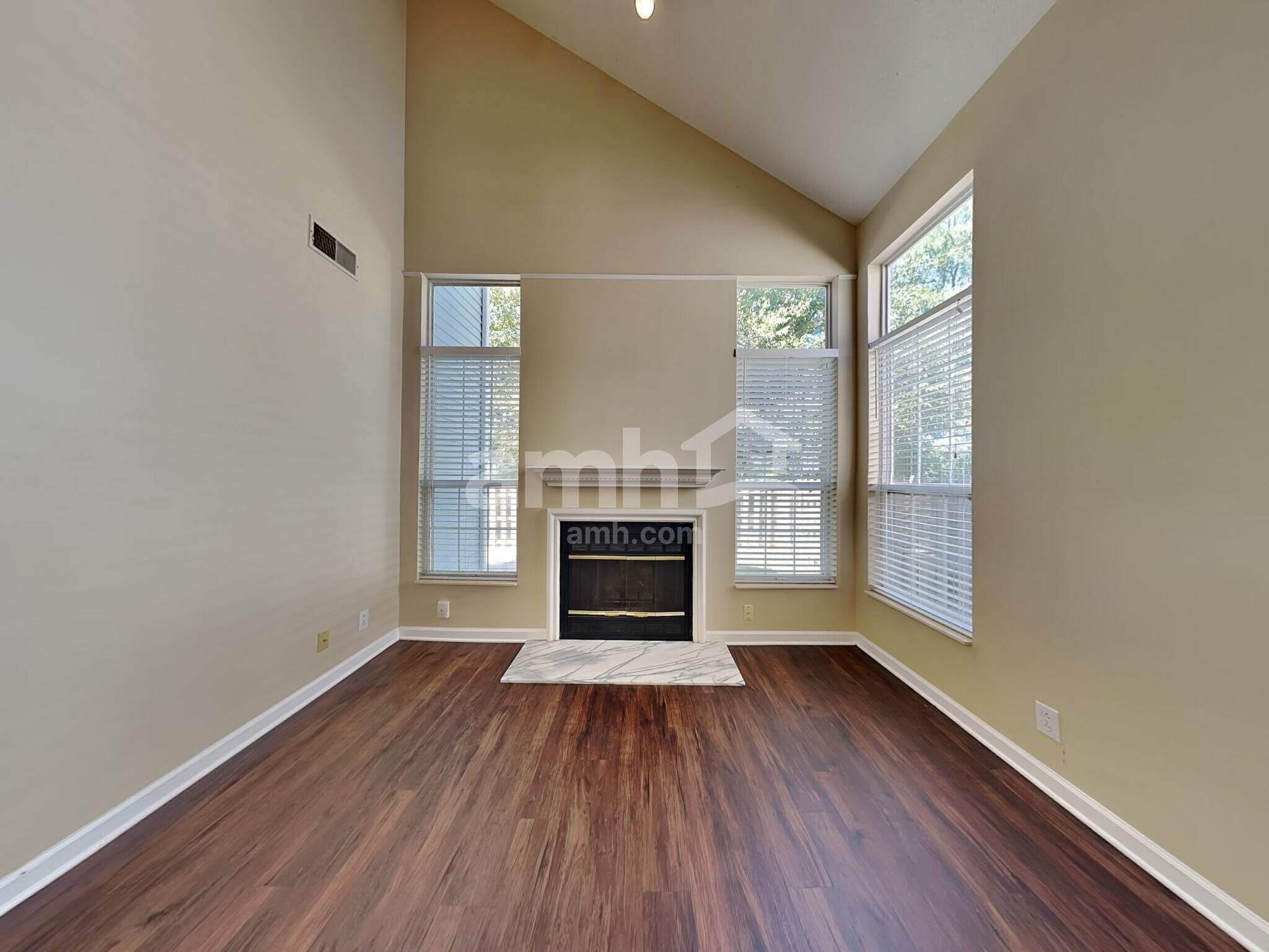 Building Photo - 1212 Wembley Dr