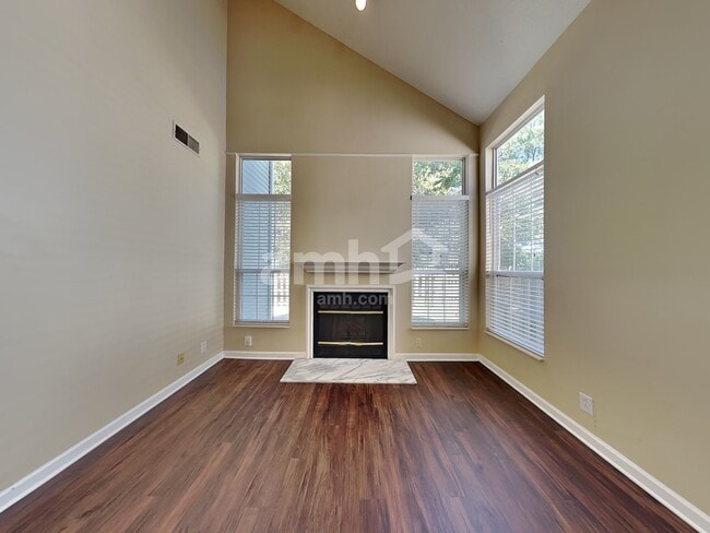 Building Photo - 1212 Wembley Dr