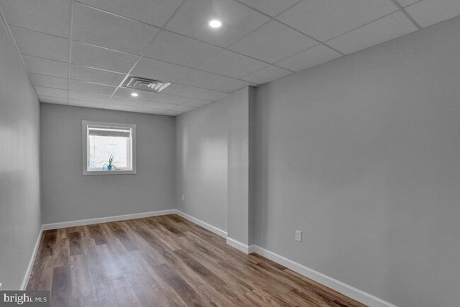 Building Photo - 933 N Hanover St