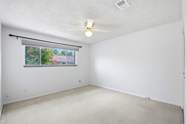 Building Photo - 2275 Triway Ln