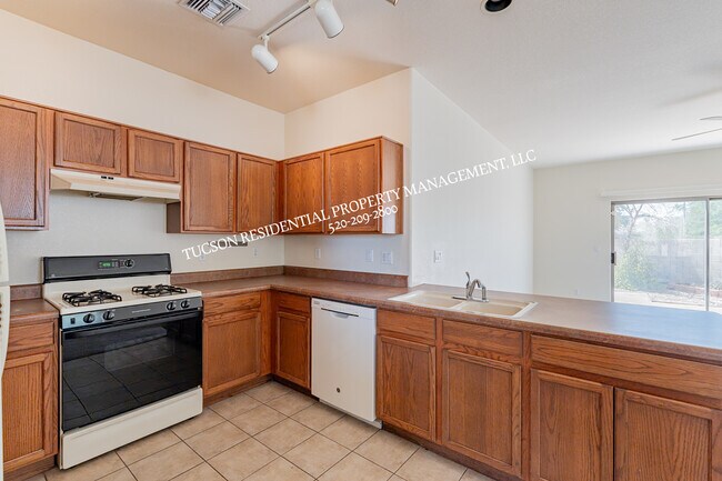 Building Photo - 7693 E Placita Luna Preciosa