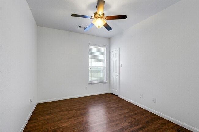 Building Photo - 7014 Spruce View Ct