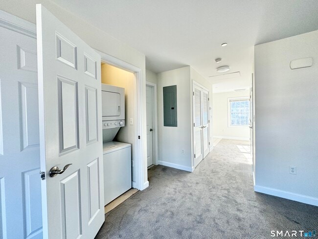 Building Photo - 46 Fairgate Dr