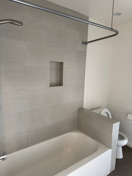 Shared Bathroom - 154 S Grand Oaks Ave