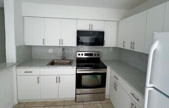 Building Photo - 1451 SW 46th Ave