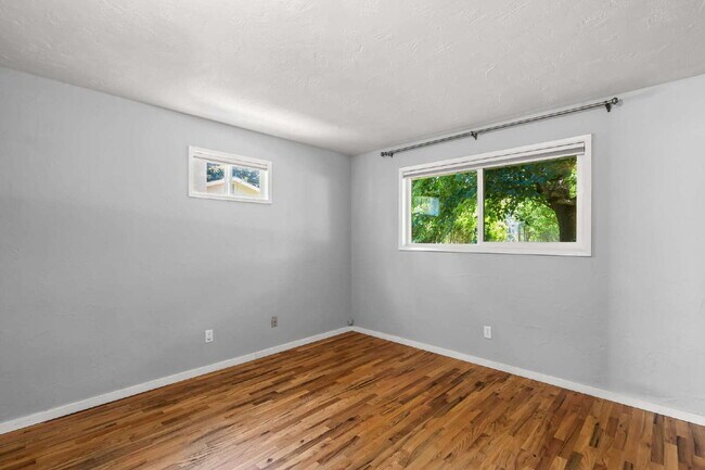 Building Photo - Charming 4-Bedroom Ashland Home with ADU, ...