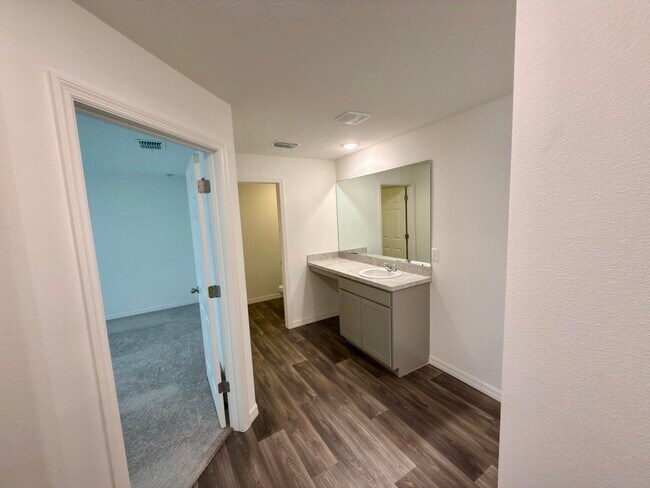 Building Photo - 6446 NW Polly Ct