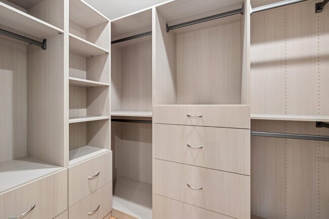 Building Photo - 243 Selby Ln