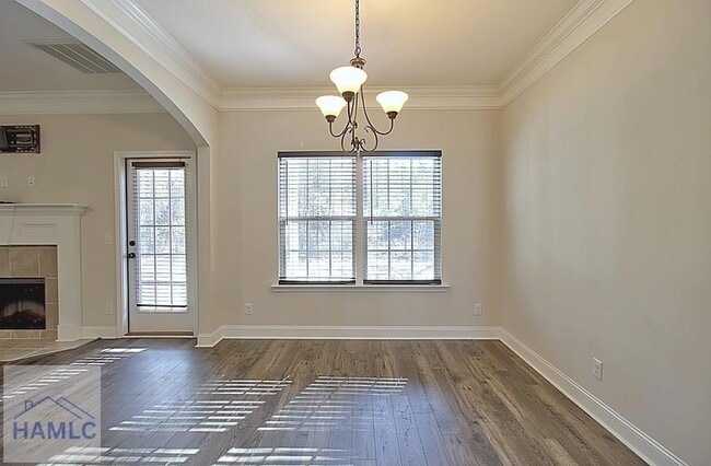 Building Photo - 220 Fairview Dr NE