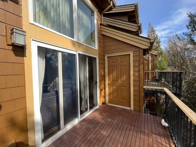 Building Photo - Incredible Forrest Park Townhome!! 2 bedroom, 2 bath, HUGE attached Garage!