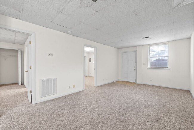 Building Photo - 211 N 5th St