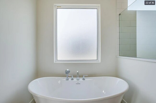 Building Photo - 113 Cedar St