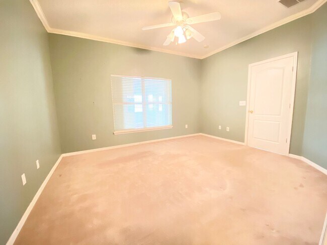 Building Photo - Beautiful Lake View Home in Waterside Estate!