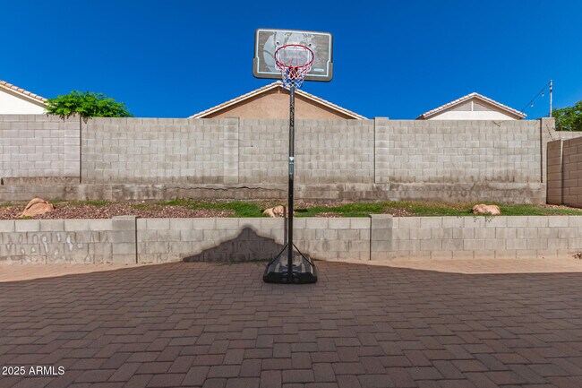 Building Photo - 1526 E Charleston Ave