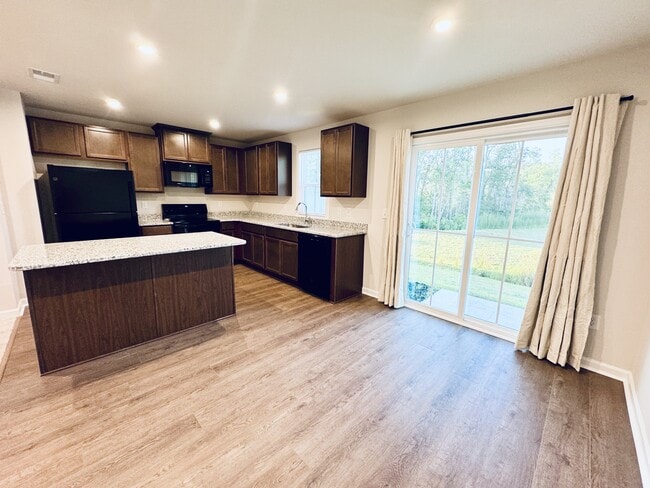 Building Photo - 405 Myrtle Mdws Dr